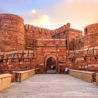 Red Fort Entrance Scenery Wallpaper
