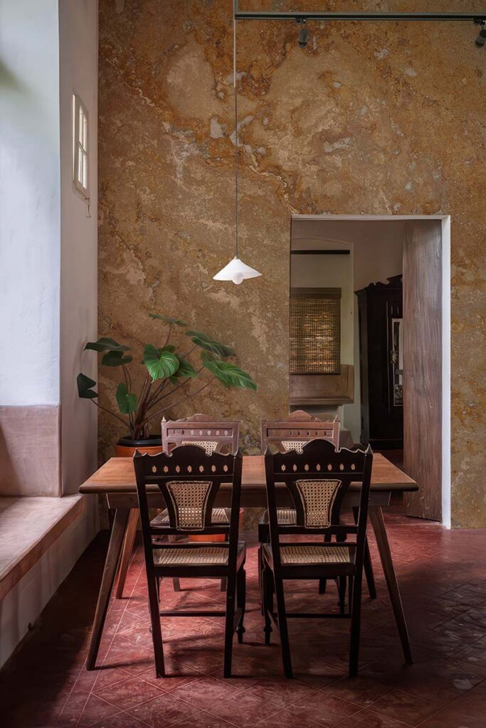 Dining Room Wallpaper Ideas: 8 Stylish Accent Wall Designs for Your Home