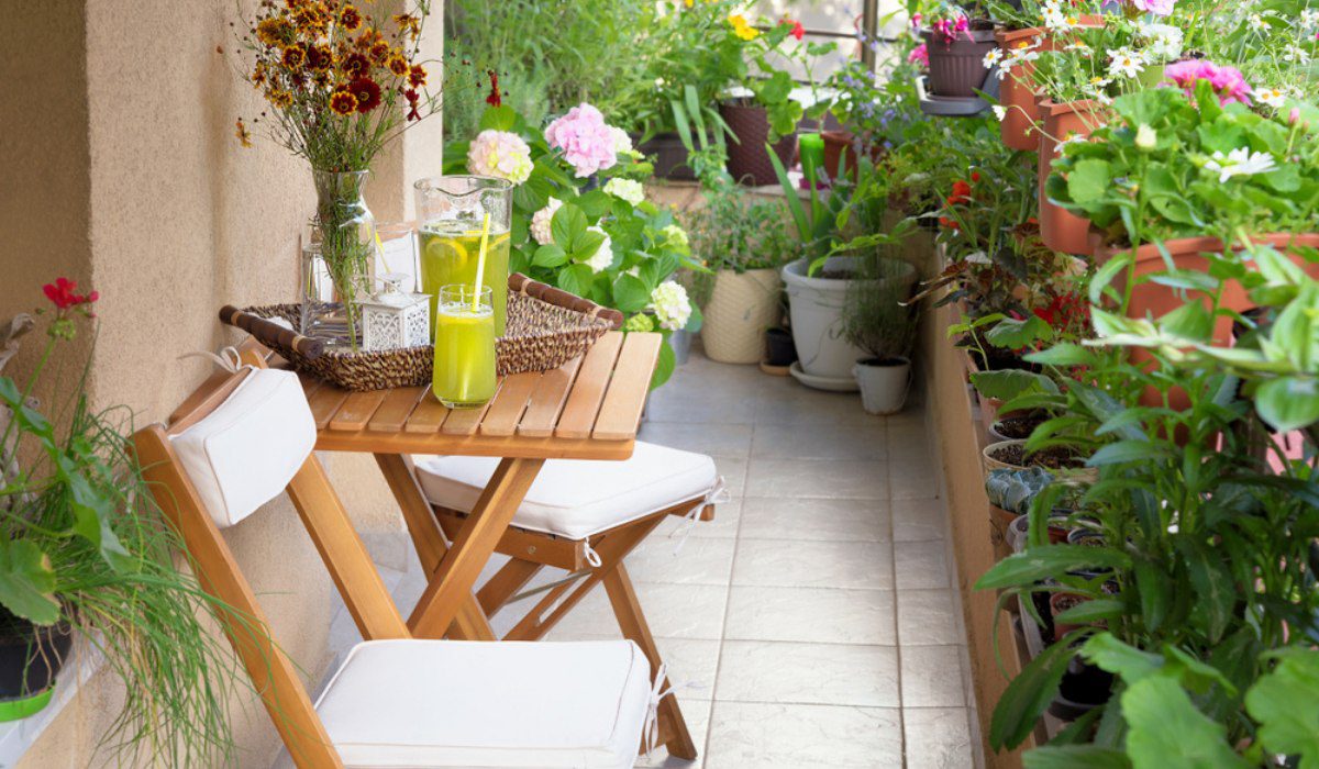 SMALL-BALCONY-GARDEN-FEATURE-compressed