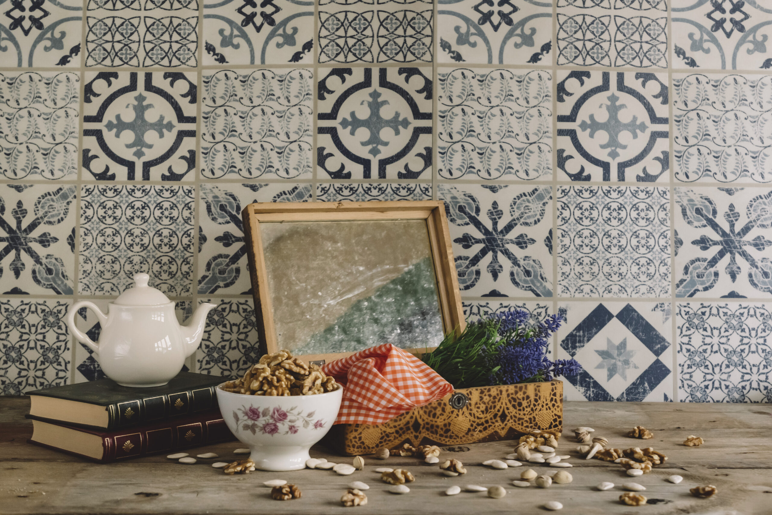 vintage-decoration-with-nuts-frame