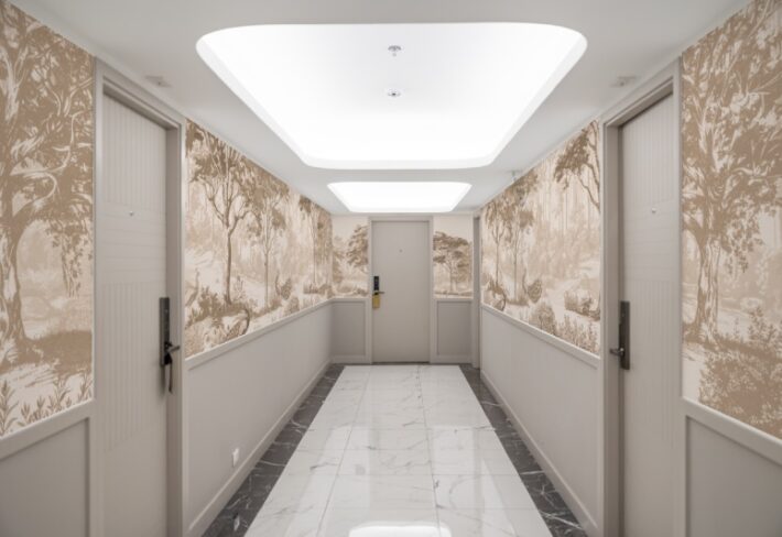 Mor Bagiya, Serene Sepia-toned Wandering Peacocks in Jungle Wallpaper m