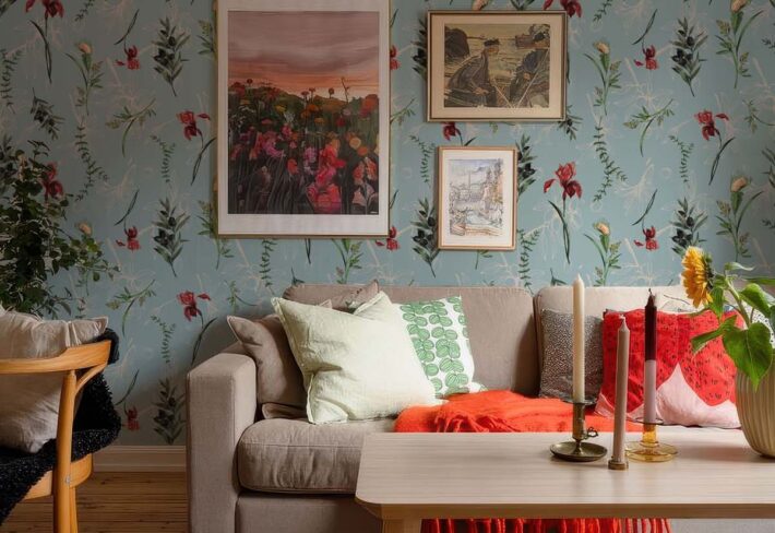 Linnea, Botanical Sprig Pattern Wallpaper mockup