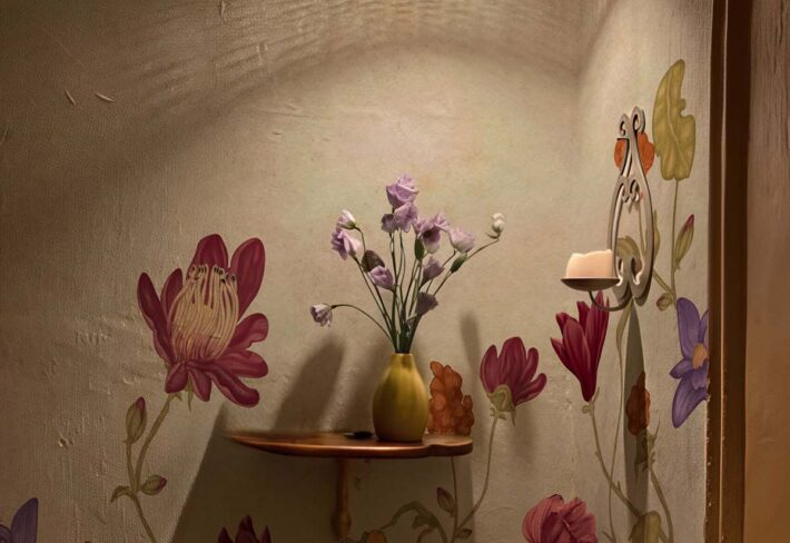 Ravienne, Morning of Nectar Floral Wallpaper Mural mockup