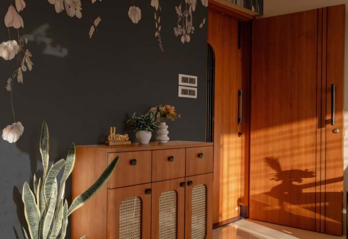 Hanging Garden, Deep Charcoal Blossom Wallpaper Mural mockup